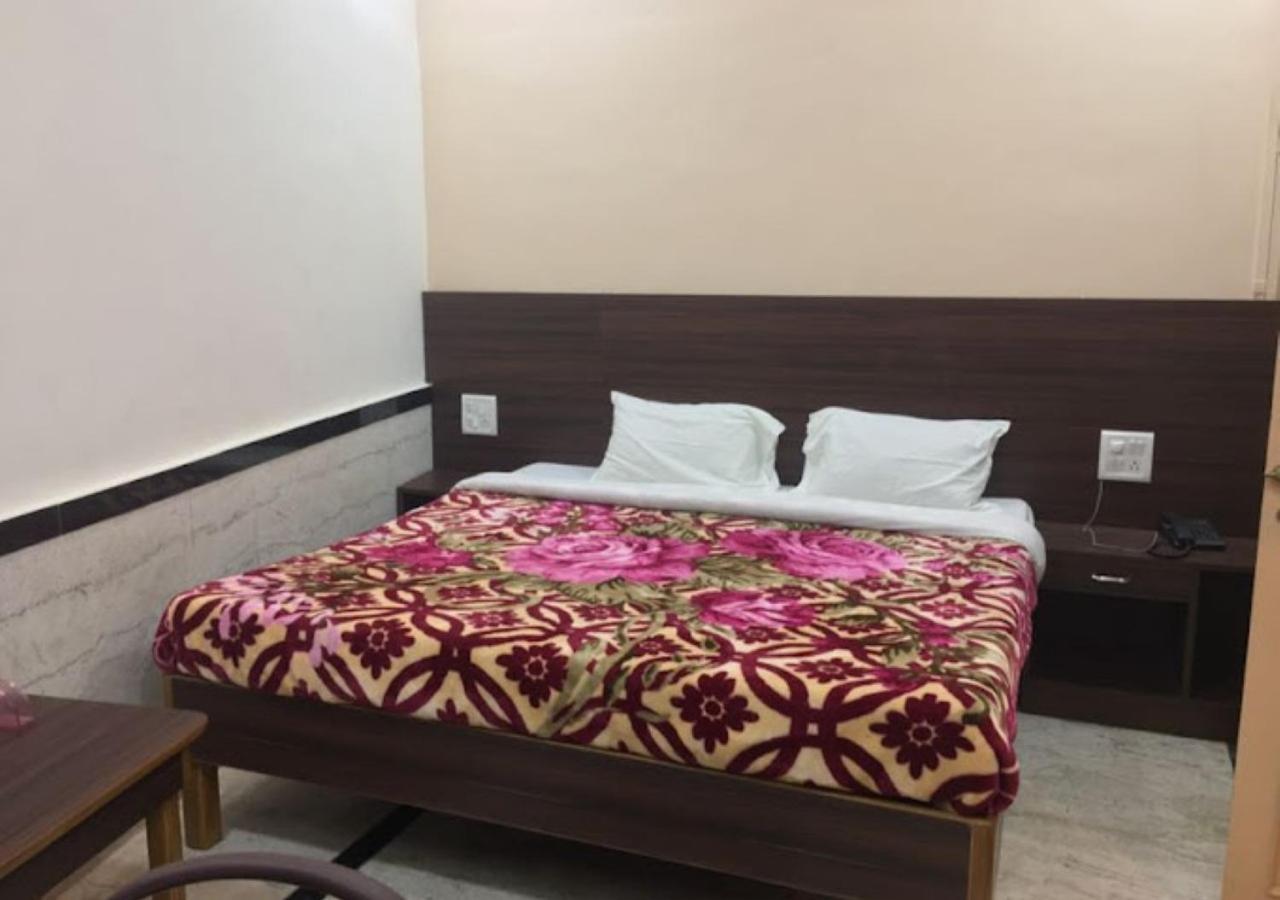 Liberty Guest House فاراناسي المظهر الخارجي الصورة