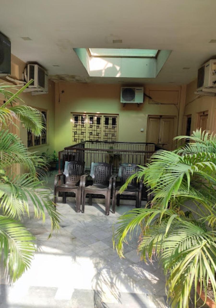 Liberty Guest House فاراناسي المظهر الخارجي الصورة