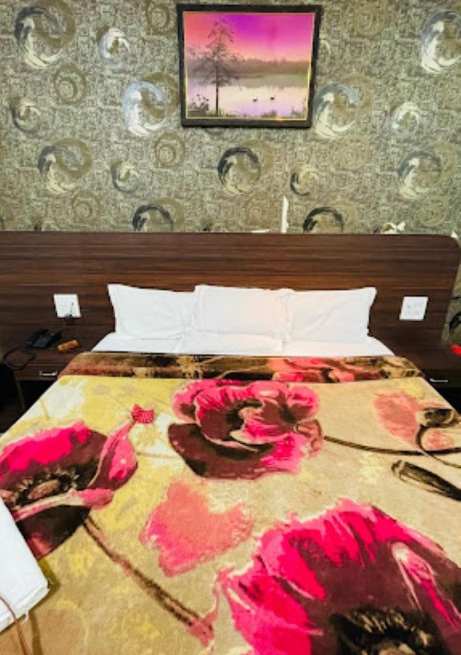 Liberty Guest House فاراناسي المظهر الخارجي الصورة