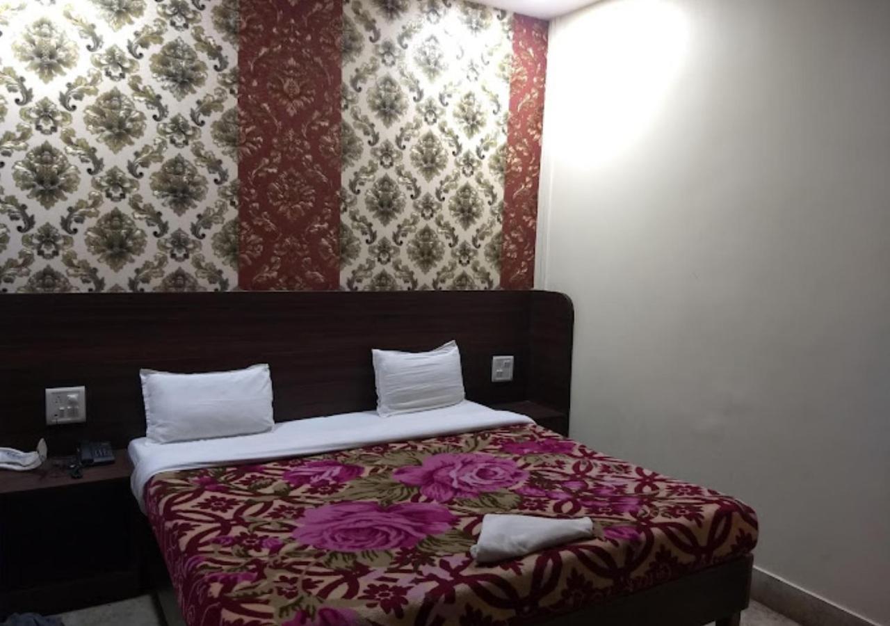 Liberty Guest House فاراناسي المظهر الخارجي الصورة