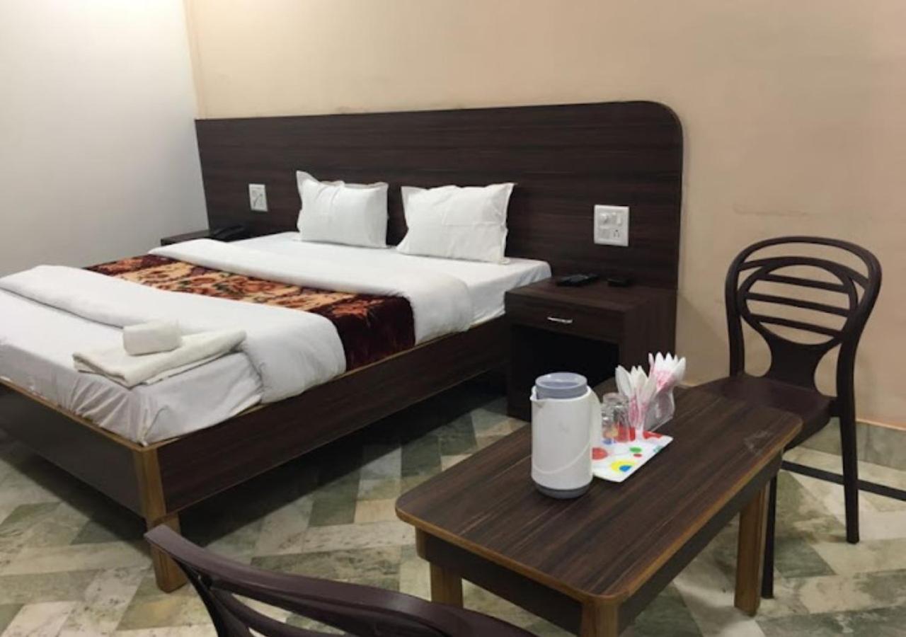 Liberty Guest House فاراناسي المظهر الخارجي الصورة